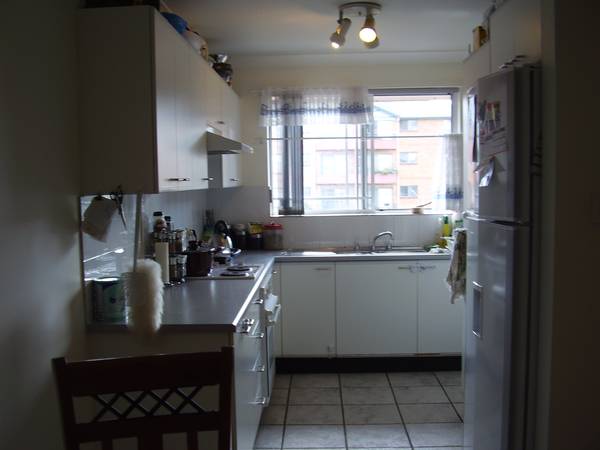 SPACIOUS TOP FLOOR UNIT Picture 3