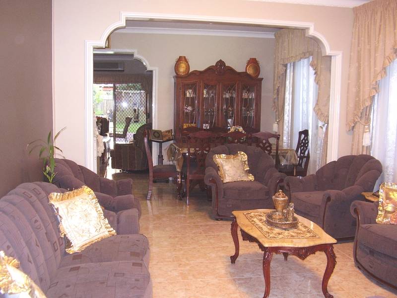 IMPRESSIVE FAMILY HOME Picture 2