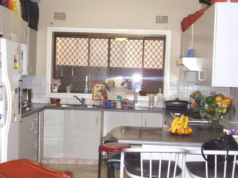 IMPRESSIVE FAMILY HOME Picture 3