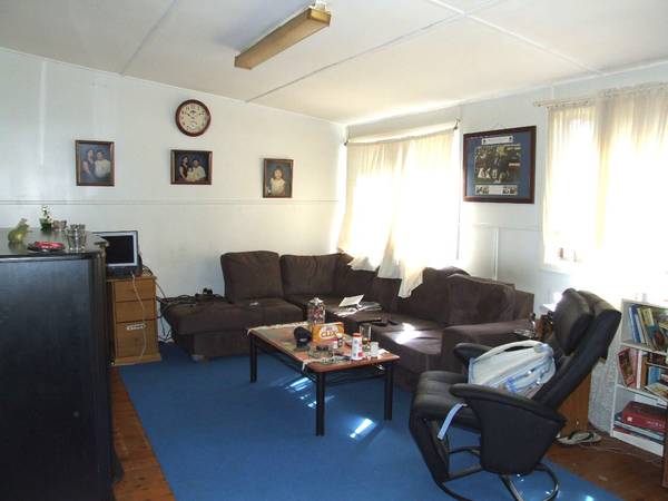 INVESTORS TAKE NOTE Picture