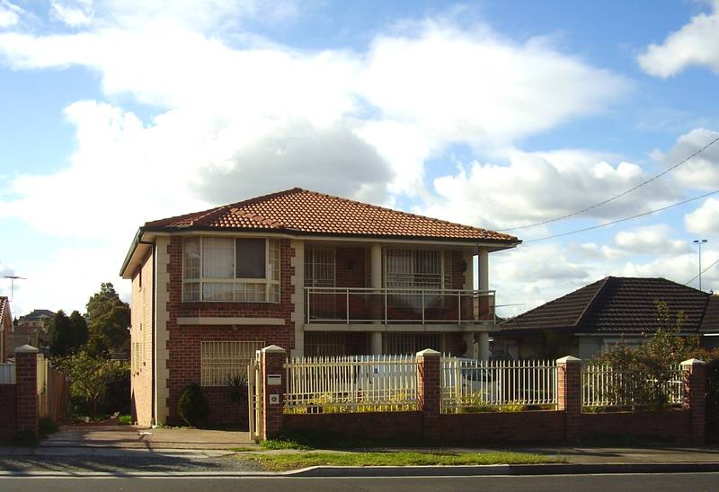 LUXURY HOME WITH CITY VIEWS Picture 1