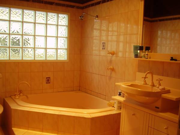 A FINE MODERN HOME Picture