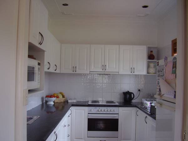 A FINE MODERN HOME Picture