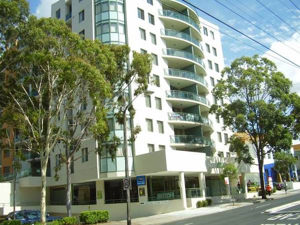 Lavish comfortable living Picture 1