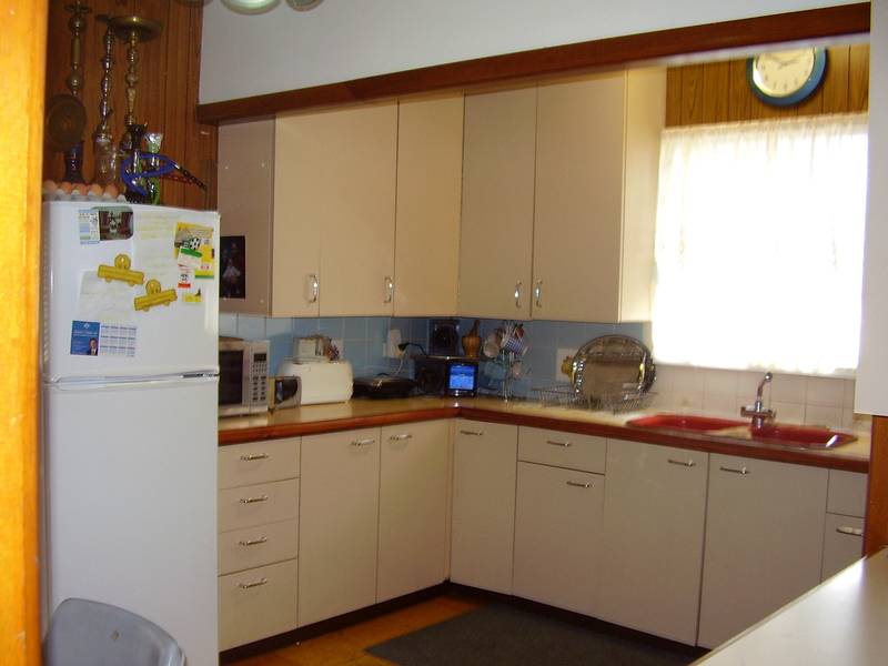 PERFECT FIRST HOME OR INVESTOR Picture 2