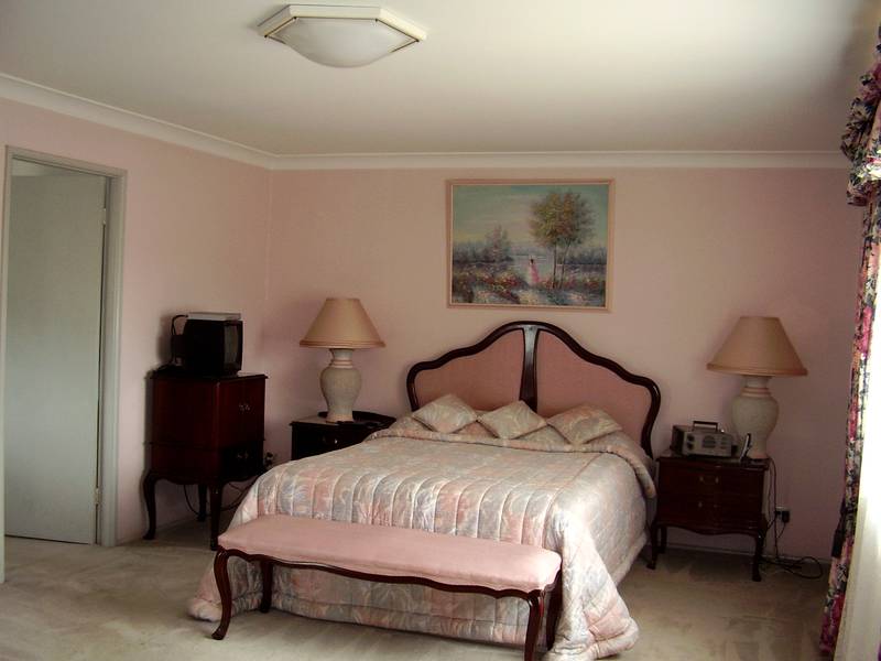 A PERFECT HOME IN A PERFECT SETTING Picture 2