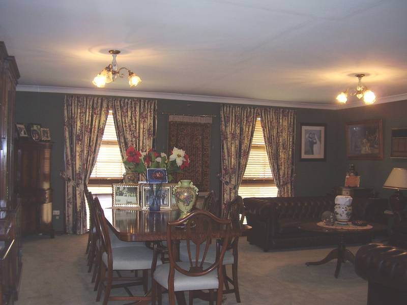 A PERFECT HOME IN A PERFECT SETTING Picture 3