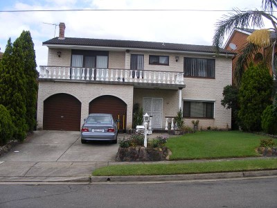 Stunning & lavish home set in a
dress circle luxury homes Picture Stunning & lavish home set in a
dress circle luxury homes Picture