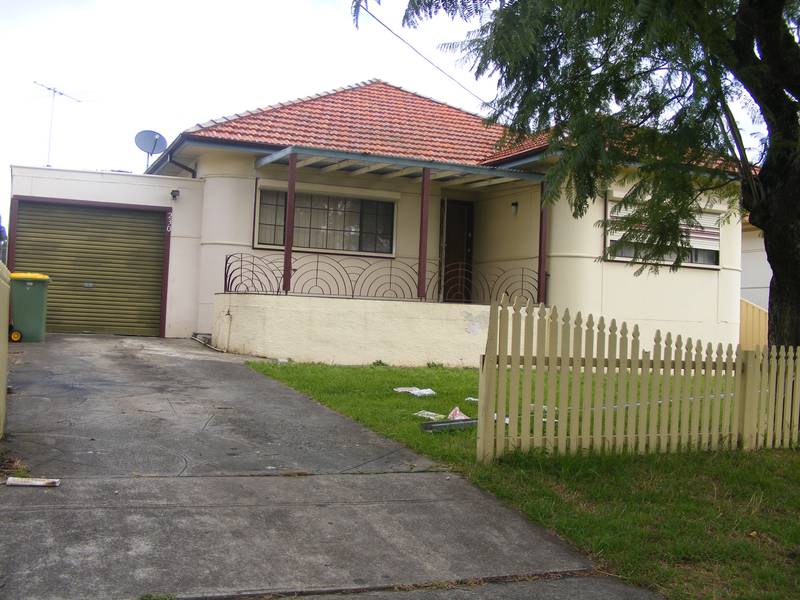 IDEAL FOR LARGE FAMILY Picture 1