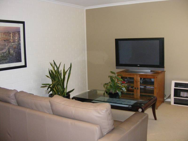 FAMILY SIZE TOWN HOUSE Picture 2