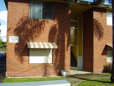 FULLY RENOVATED UNIT Picture