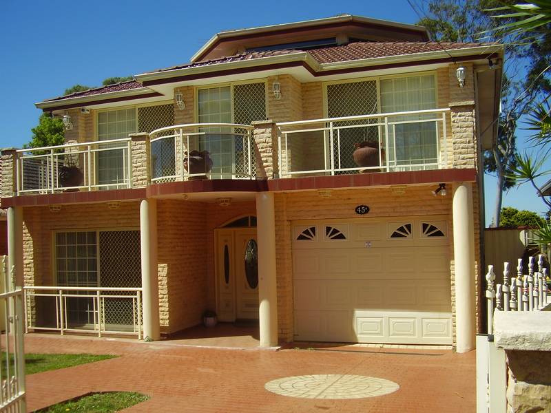 SPECTACULAR HOME WITH 360 DEGREE VIEWS Picture 1