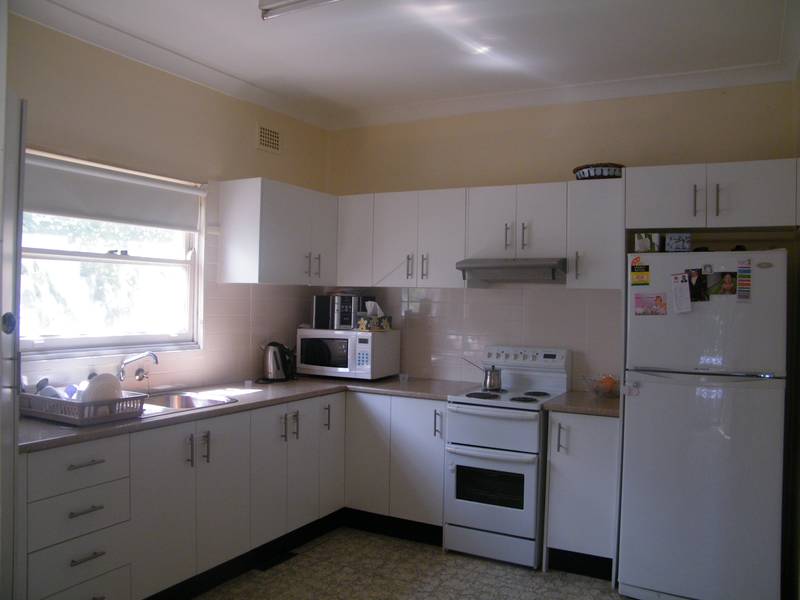 EASY STARTER (Zoned residential 2 b) Picture 2