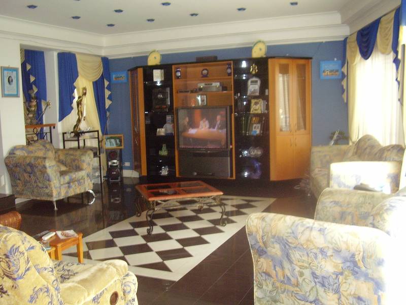 LAVISH LIVING Picture 2