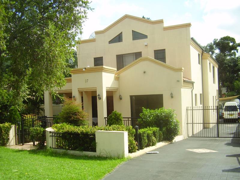 LAVISH LIVING Picture 1