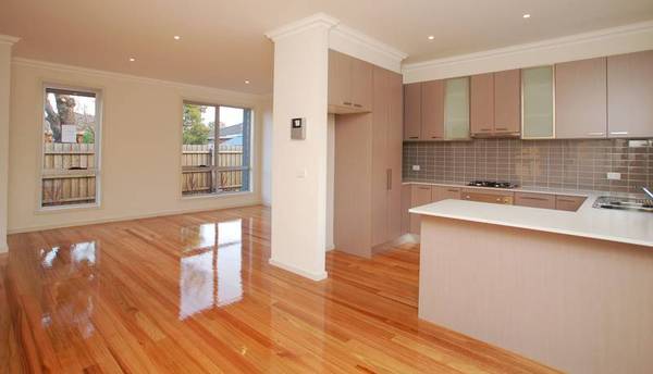 Smart, Slick & Full of 5 Star Luxuries Picture 2