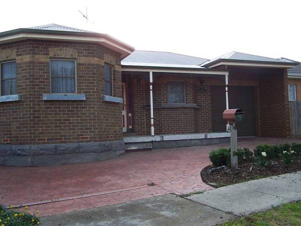 Lovely 2 Bedroom Periodic Style Home Picture 1