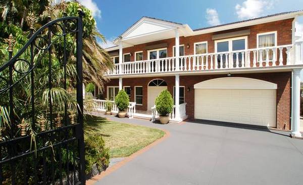 Executive Mansion Suitable For Large Family or Student Accommodation Picture 1