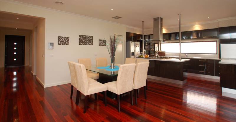 Large Family Living Picture 3