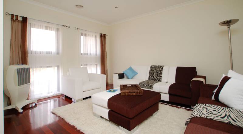 Large Family Living Picture 2