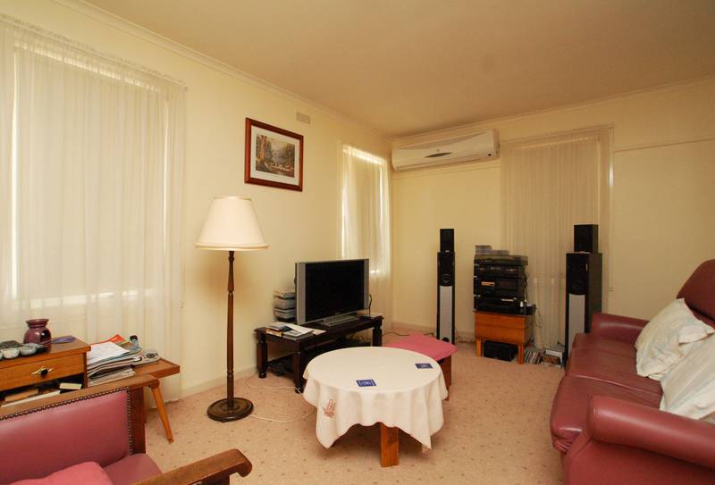 A Warm And Inviting Clinker Picture 1