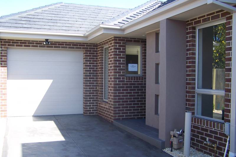 BRAND NEW VILLA UNIT Picture 1