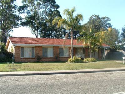 Close to Shops and Theatre Picture