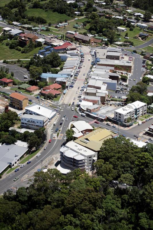 SHOP AND FLATS IN PROMINENT LOCATION Picture 2