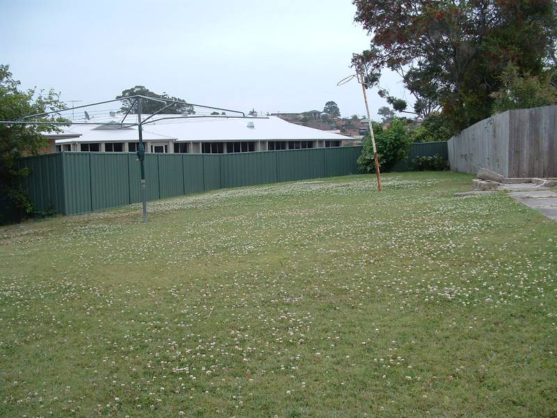 Two Bedroom Unit in Great Location Picture 2