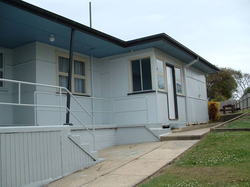 Two Bedroom Unit in Great Location Picture 1