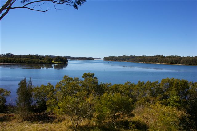 WATER FRONTAGE Picture 2