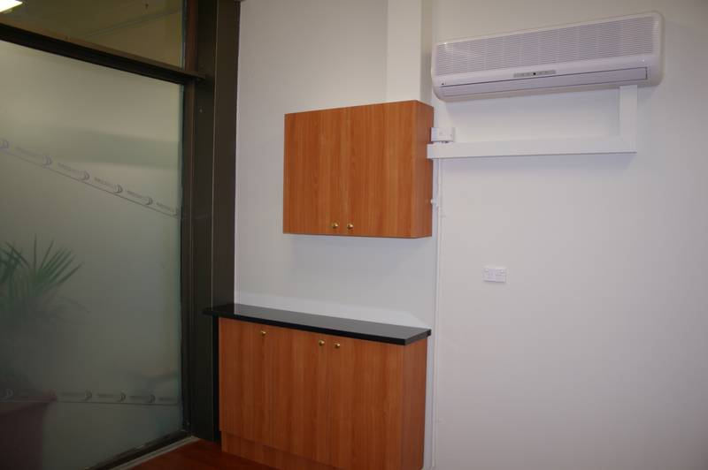 Spacious Commercial Shop Picture 2