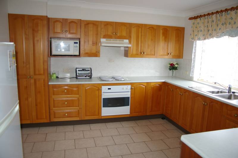 SUNNY SIDE OF THE STREET Picture 2