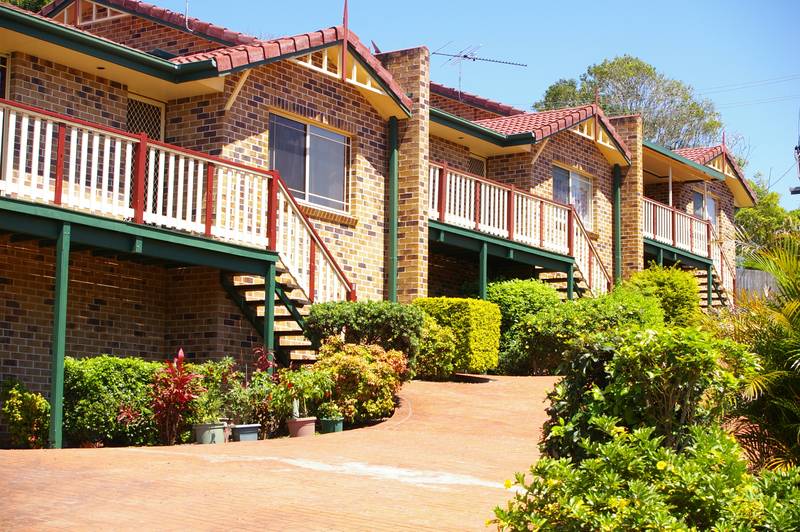 SUNNY SIDE OF THE STREET Picture 1