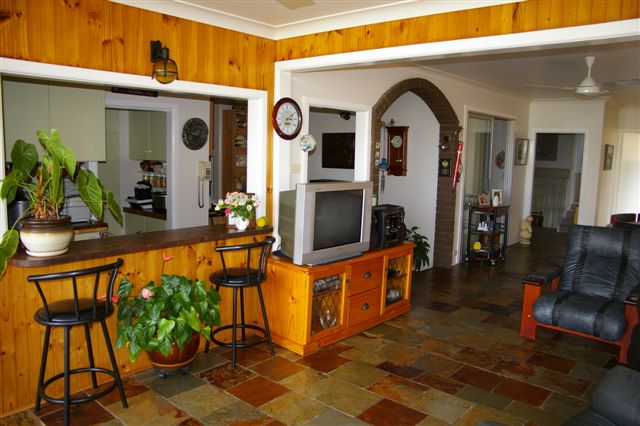 WHERE LOCATION MEETS LIFESTYLE Picture 3