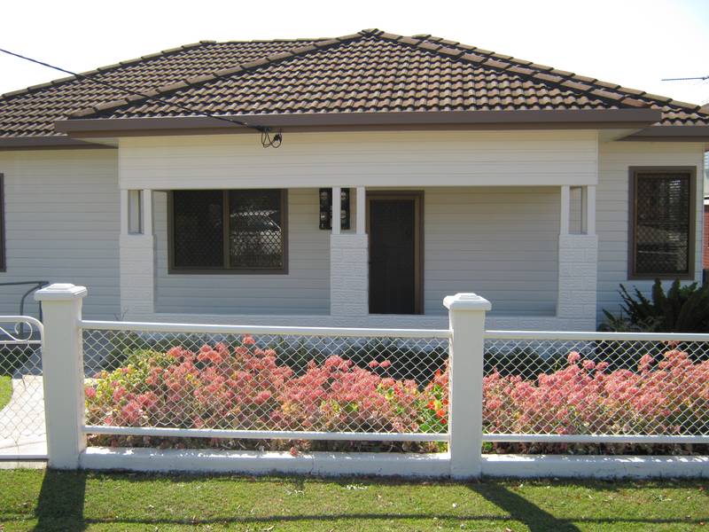 Four Bedroom House on Eastern Side of Town Picture 1