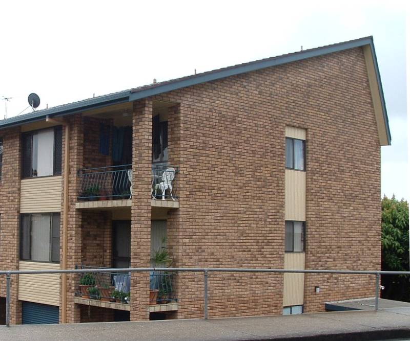 Two Bedroom Unit on the main road to the Beach Picture 1