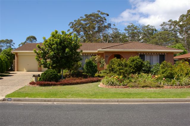 THIS ONE WILL TURN HEADS! Picture 1