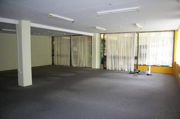 Large Shop Picture 3