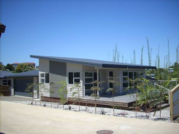 NEW HOME IN SECURE GATED ESTATE Picture 3