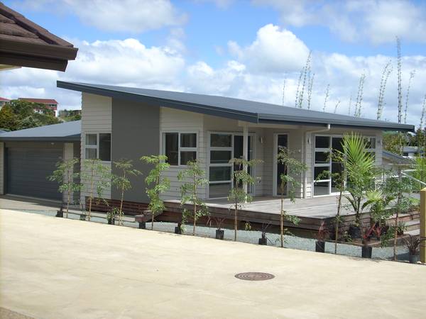 NEW HOME IN SECURE GATED ESTATE Picture 1