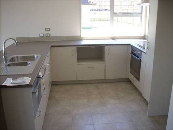 NEW HOME IN SECURE GATED ESTATE Picture 2