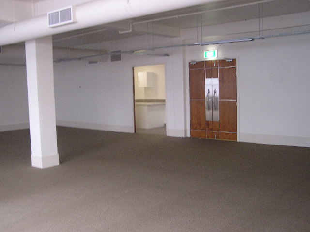 FORGET THE ASKING PRICE - MAKE AN OFFER! Picture 1