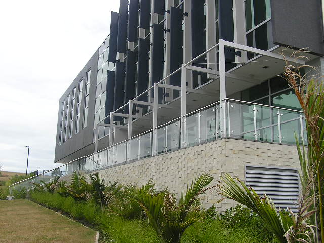 New large office space can be split Picture 2