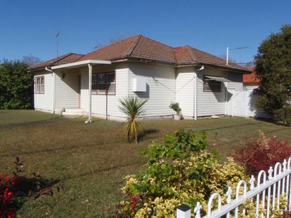 Renovation required - Great location Picture 1