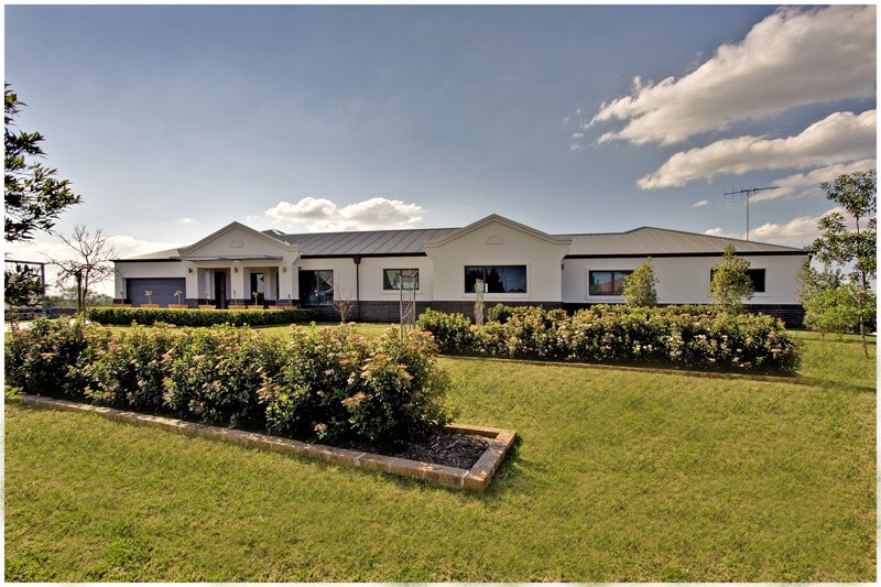 Magificent home on 7 acres - deep creek frontage Picture 1