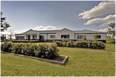 Magificent home on 7 acres - deep creek frontage Picture