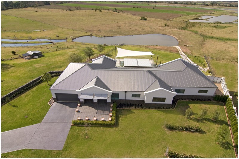 Magificent home on 7 acres - deep creek frontage Picture 2