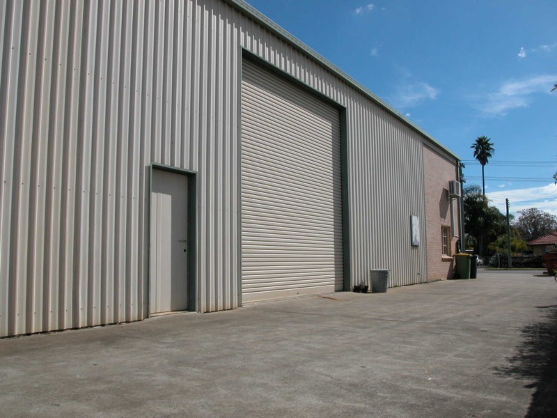 Two freestanding factory/warehouses Picture 3