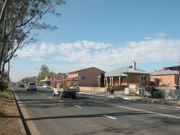 Exciting new shopping/office complex Picture 1